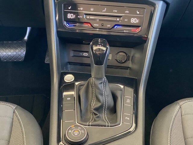 2025 Volkswagen Taos SE Black 4Motion