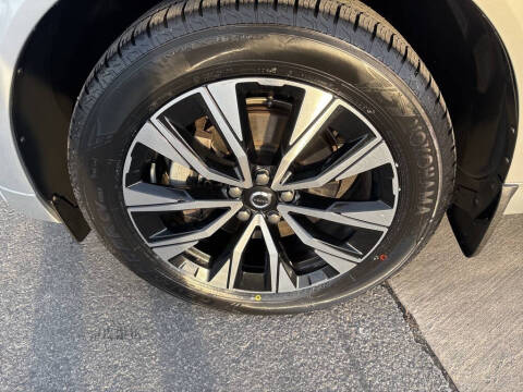 2023 Volvo XC60 B5 Plus Dark Theme