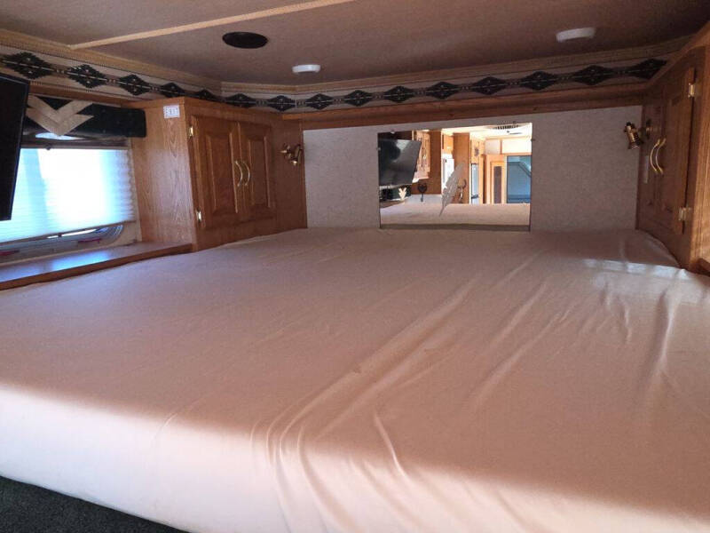 2000 Featherlite Trailer 8587