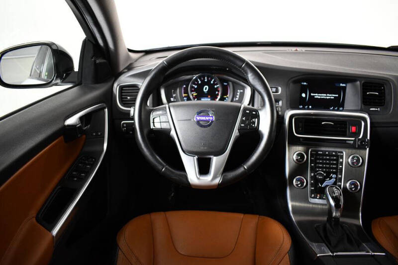 2015 Volvo V60 Cross Country T5