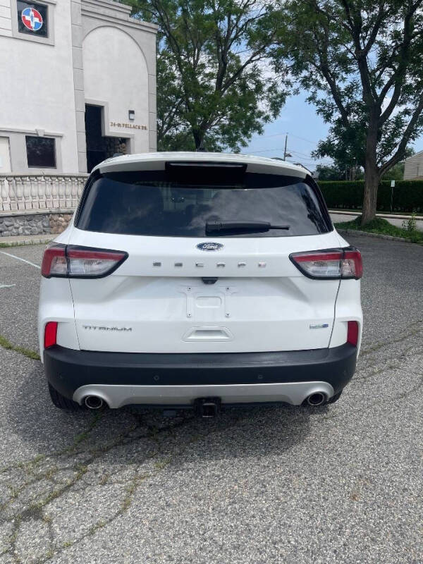2020 Ford Escape Titanium