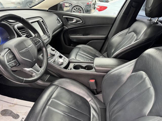 2017 Chrysler 200 Limited