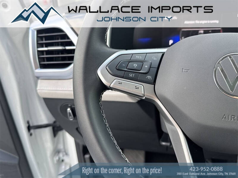 2025 Volkswagen Taos SE 4Motion