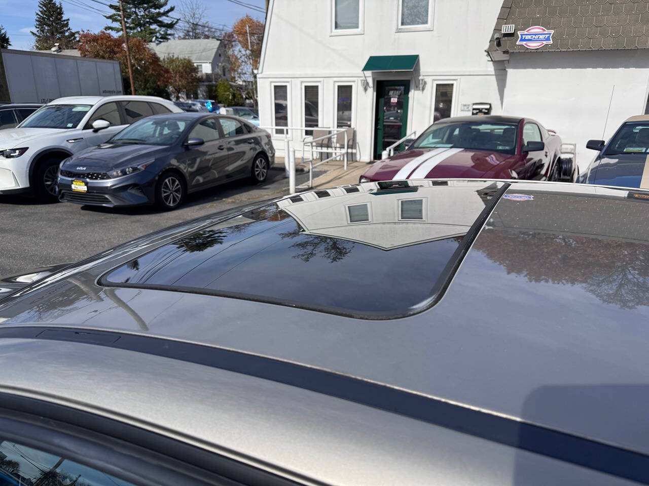 2011 BMW 3 Series 36