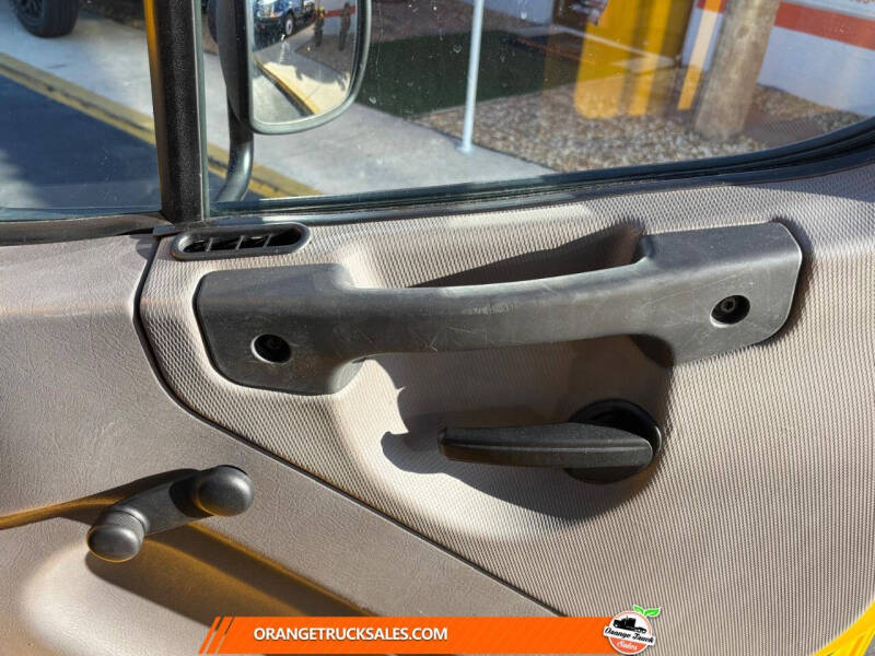 2019 Freightliner M2 106