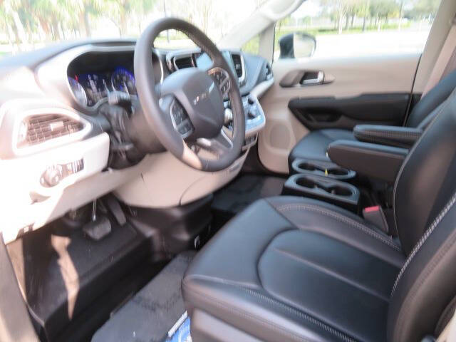 2023 Chrysler Pacifica Touring L
