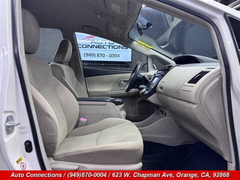 2014 Toyota Prius v Two