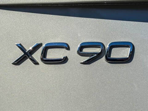 2016 Volvo XC90 T8 eAWD Momentum