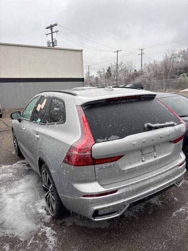 2025 Volvo XC60 B5 Plus Dark Theme