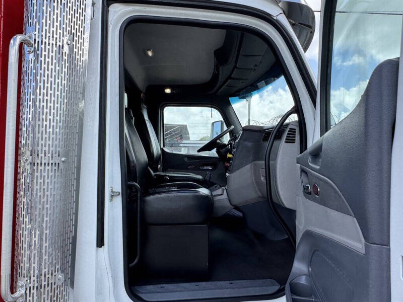 2017 Peterbilt 567