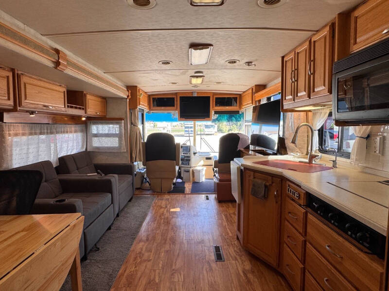 2005 Winnebago Journey