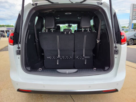2027 Chrysler Pacifica Select