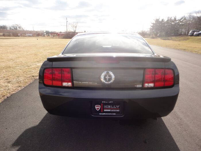 2007 Ford Mustang V6 Deluxe