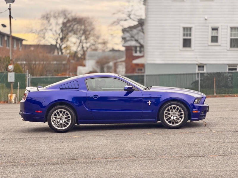 2014 Ford Mustang V6 Premium photo 6