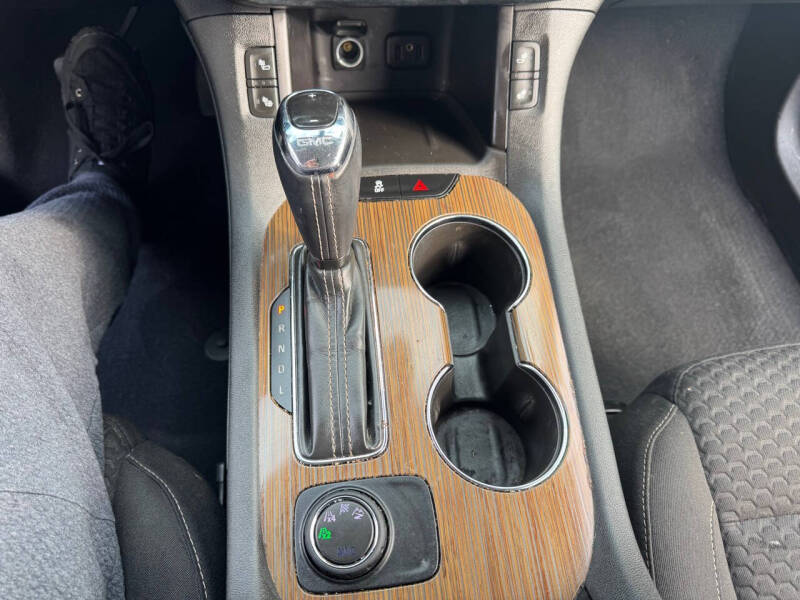 2017 GMC Acadia SLE-2