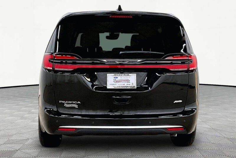 2027 Chrysler Pacifica Select