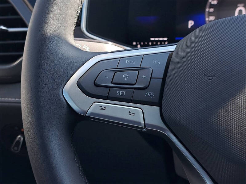 2026 Volkswagen Taos SE Black