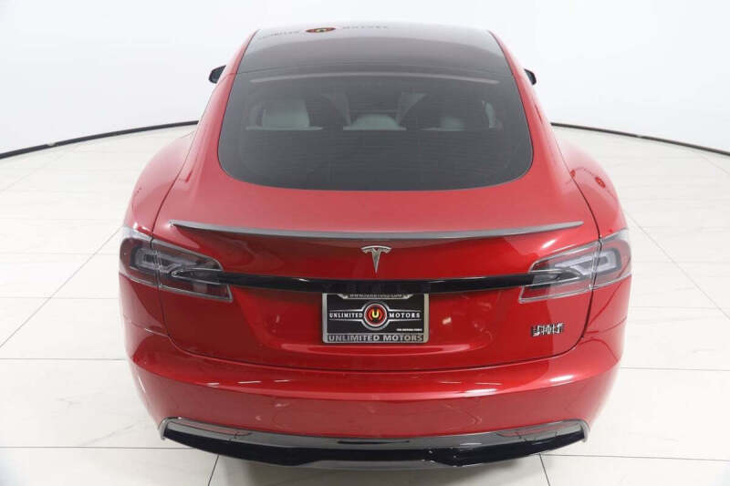 2022 Tesla Model S Plaid