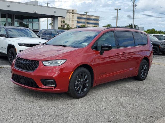 2025 Chrysler Pacifica Select