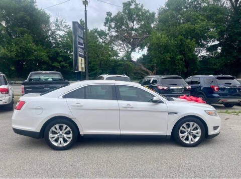 2011 Ford Taurus SEL
