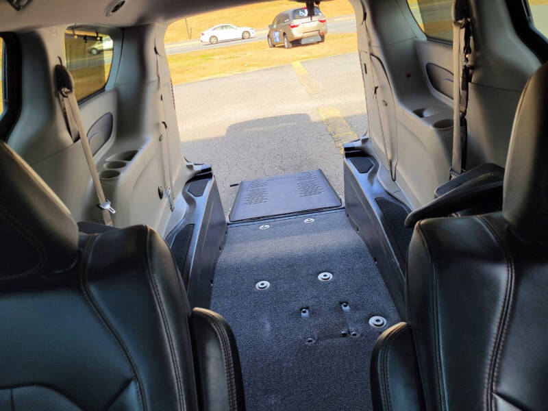 2018 Chrysler WHEELCHAIR VAN