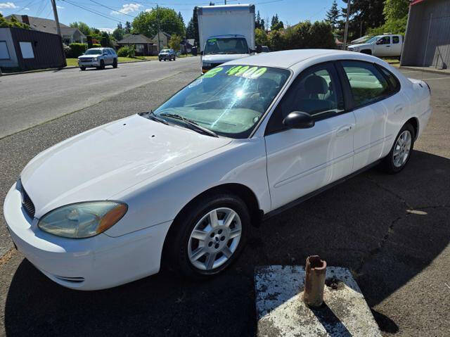 2004 Ford Taurus SE