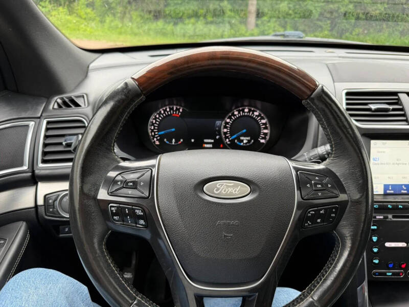 2017 Ford Explorer Platinum