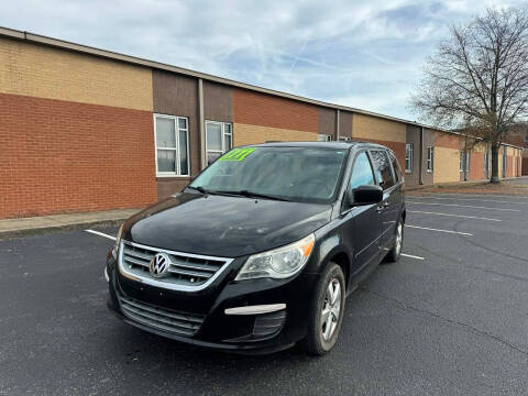 2011 Volkswagen Routan SE