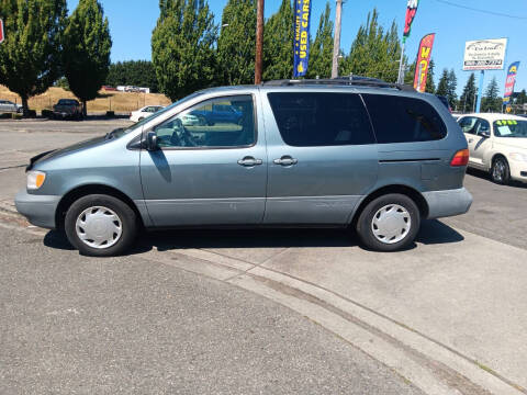 1999 Toyota Sienna for sale at Car Link Auto Sales LLC in Marysville WA