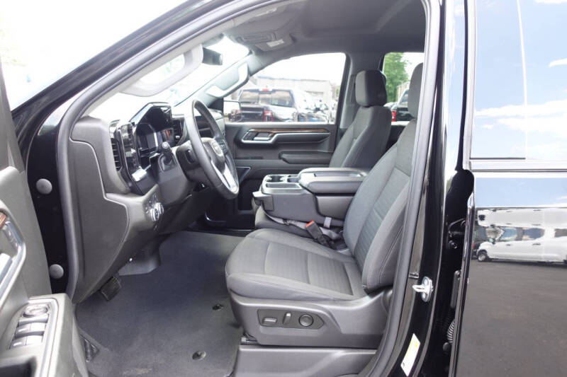 2024 GMC Sierra 1500 Elevation Standard