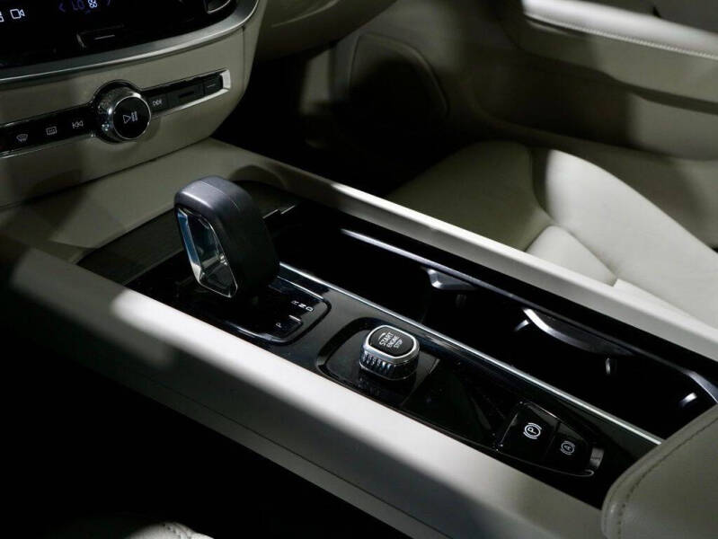 2023 Volvo S60 B5 Plus Dark Theme