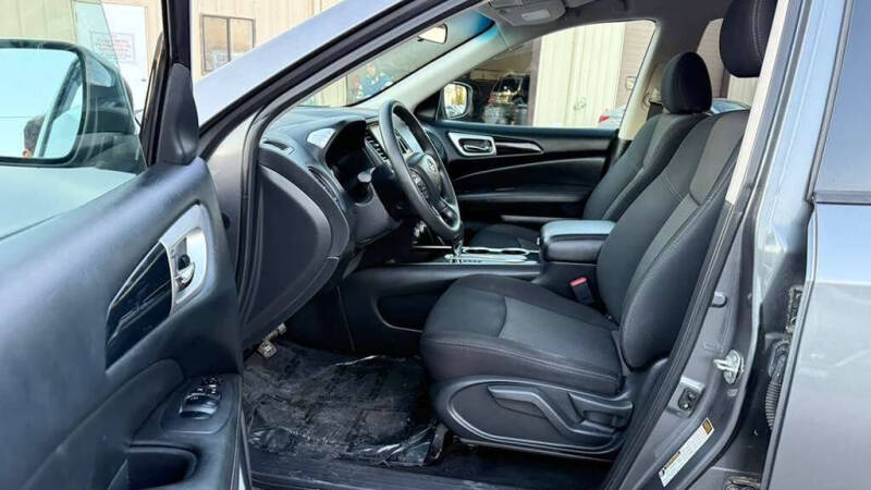 2019 Nissan Pathfinder S