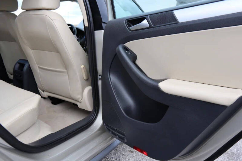 2013 Volkswagen Jetta Hybrid SEL Premium