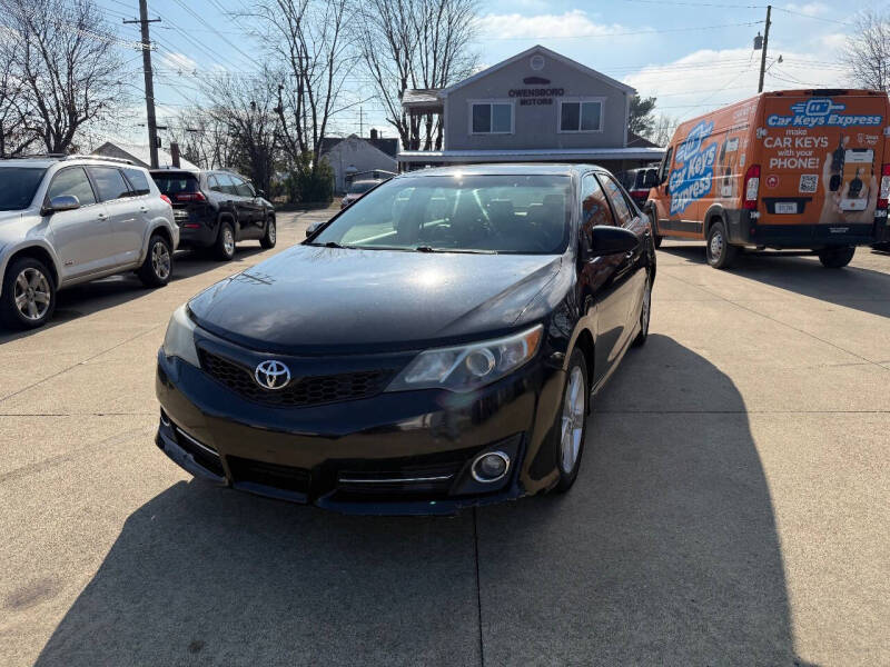 2014 Toyota Camry SE's photo