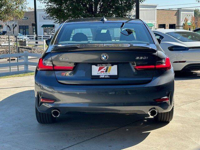 2022 BMW 3 Series 330i photo 4