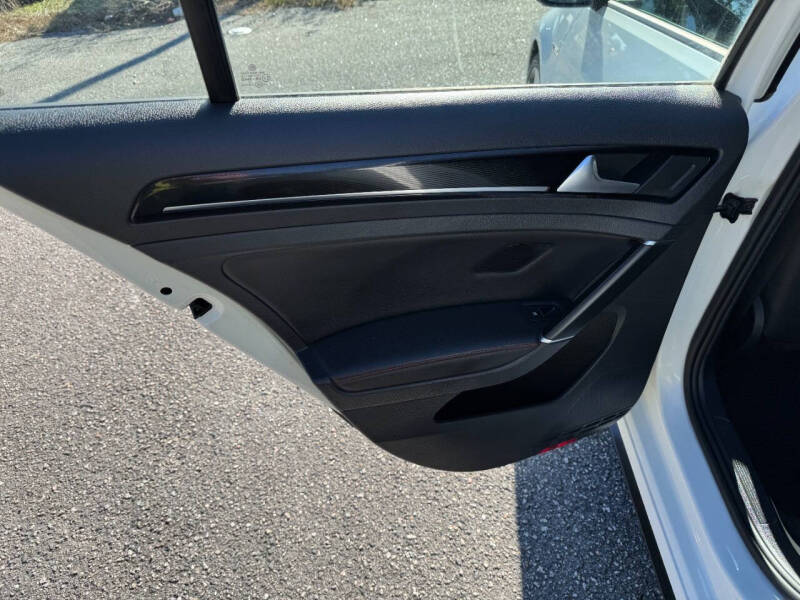 2017 Volkswagen Golf GTI Sport