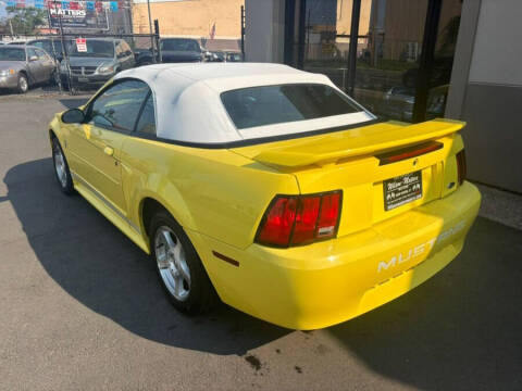 2003 Ford Mustang Deluxe
