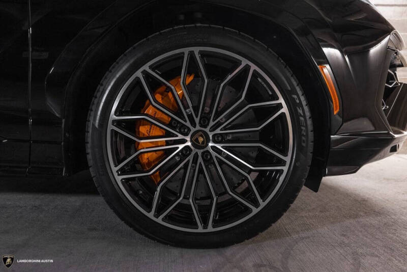 2025 Lamborghini Urus SE