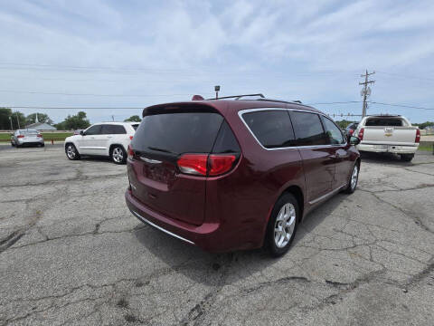 2017 Chrysler Pacifica Touring-L Plus