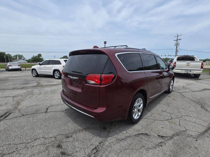2017 Chrysler Pacifica Touring-L Plus