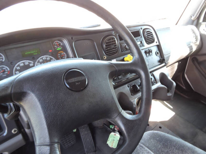 2016 Freightliner M2 106