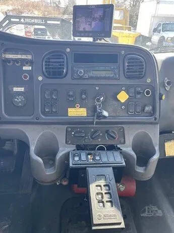 2015 Freightliner M2 106