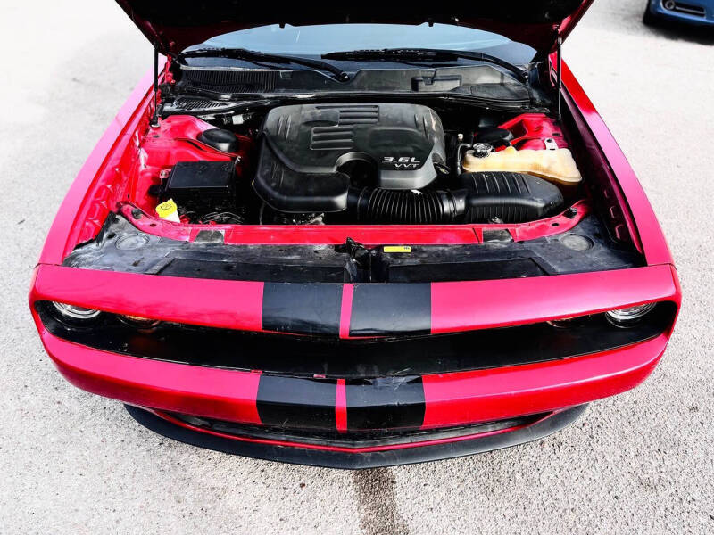 2016 Dodge Challenger SXT Plus