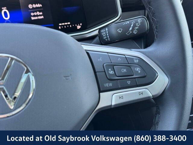 2025 Volkswagen Taos SE Black