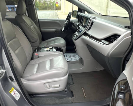 2016 Toyota Sienna XLE 8-Passenger