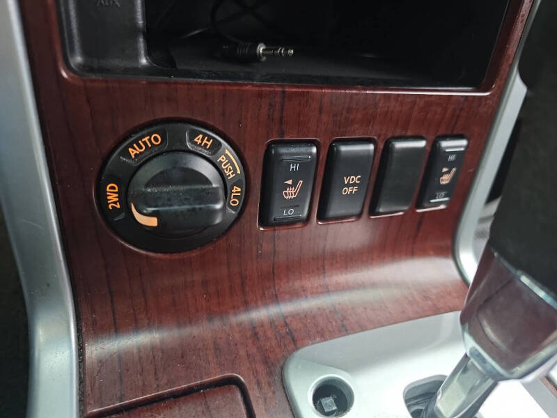 2011 Nissan Pathfinder LE