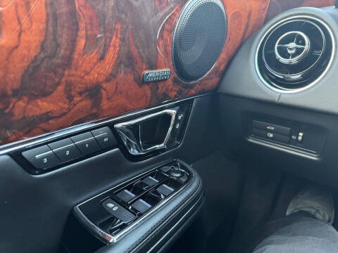 2016 Jaguar XJ R-Sport