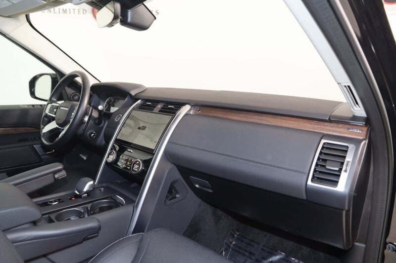 2023 Land Rover Discovery P300 S