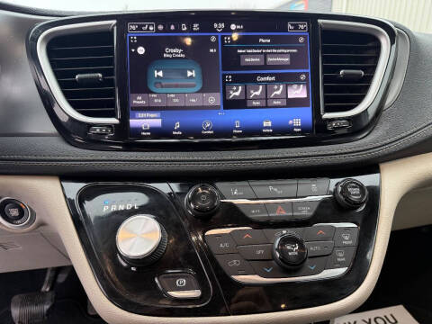 2022 Chrysler Pacifica Hybrid Touring L