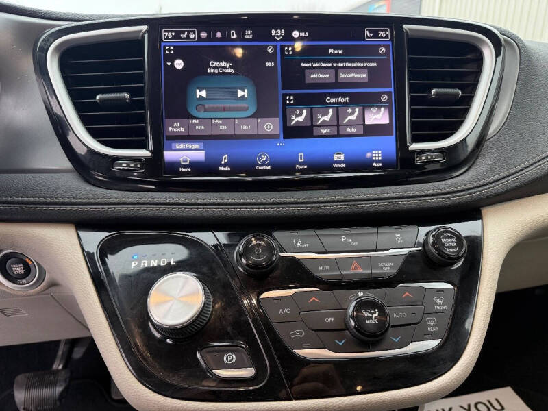 2022 Chrysler Pacifica Hybrid Touring L